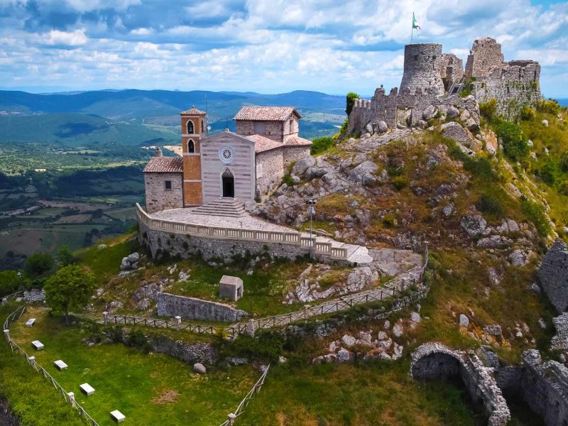 Tolfa, borgo arroccato sui monti